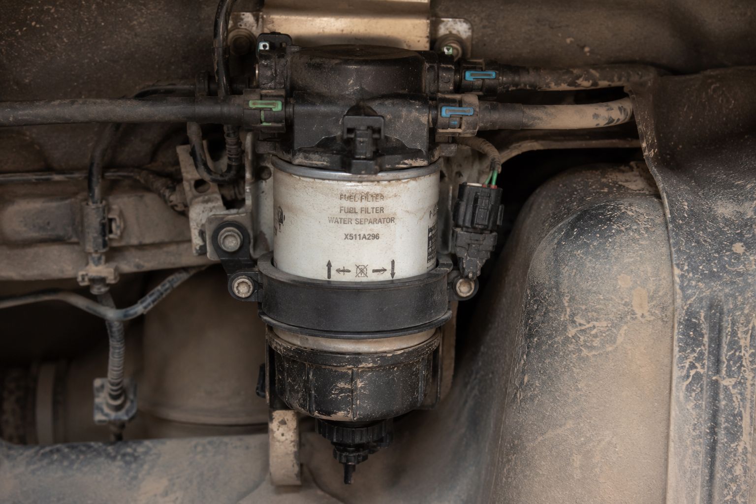 Замена топливного фильтра на Land Rover Discovery 3 с дизелем 2.7 TDV6